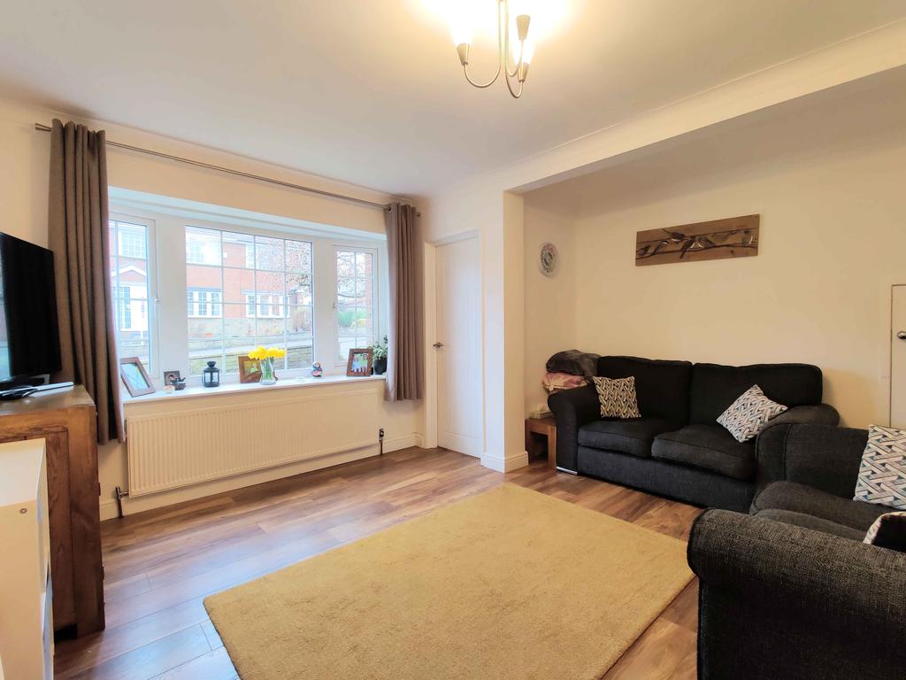 10 Tanhouse Park, Hipperholme HX3 8HP 3 bed semidetached house £225,000