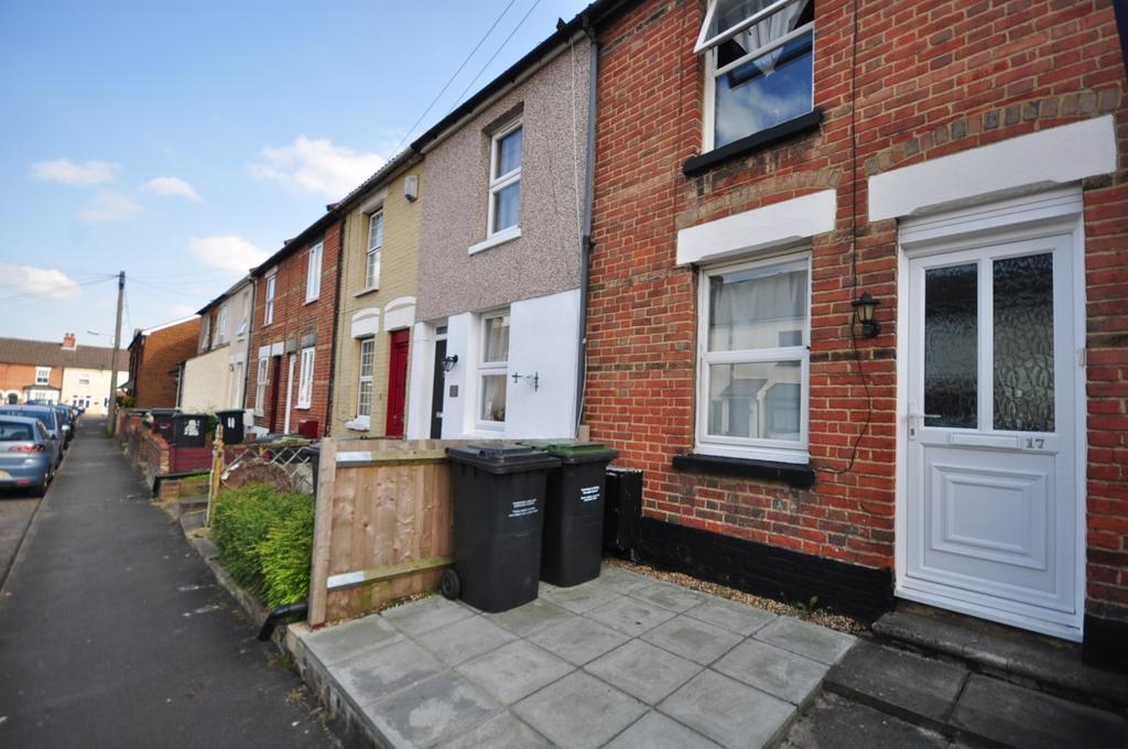 Bramley Road Snodland ME6 2 bed terraced house £900 pcm (£208 pw)