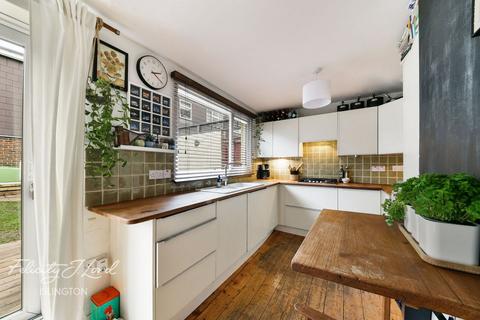 6 Faraday Close, London, N7 8BH