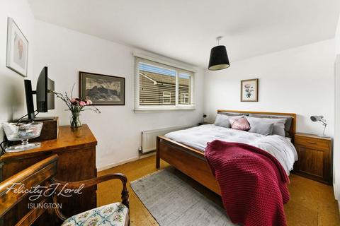 6 Faraday Close, London, N7 8BH