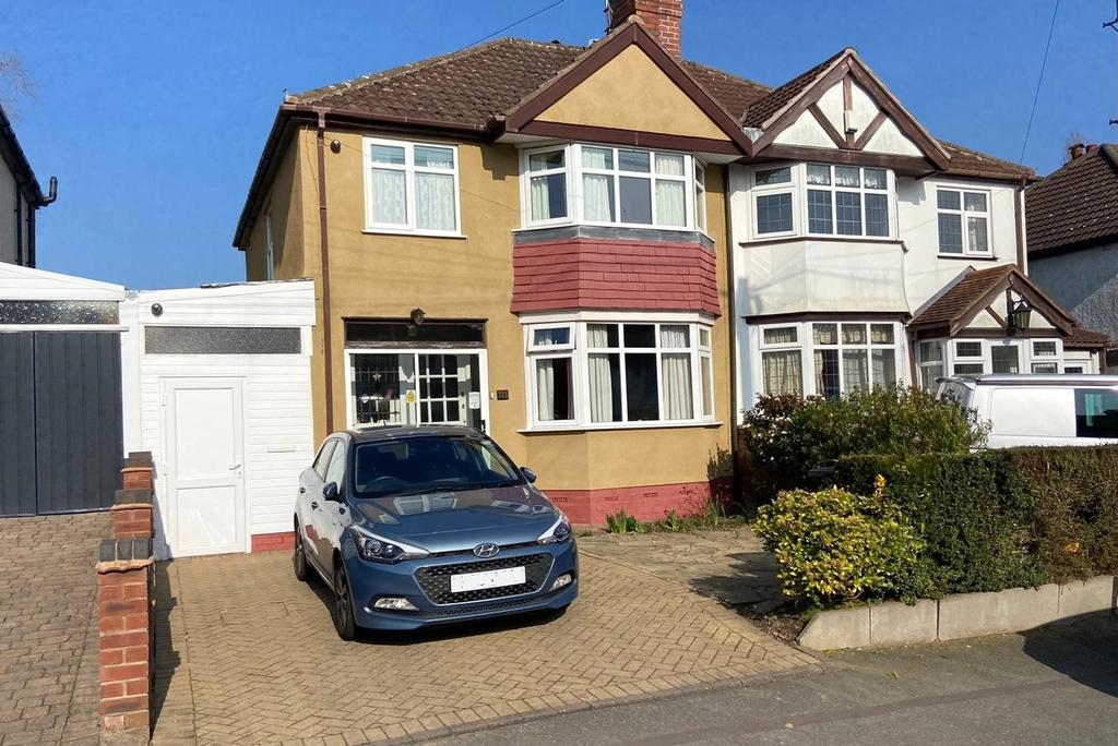 Castle Road West, Oldbury, B68 3 bed semidetached house £210,000