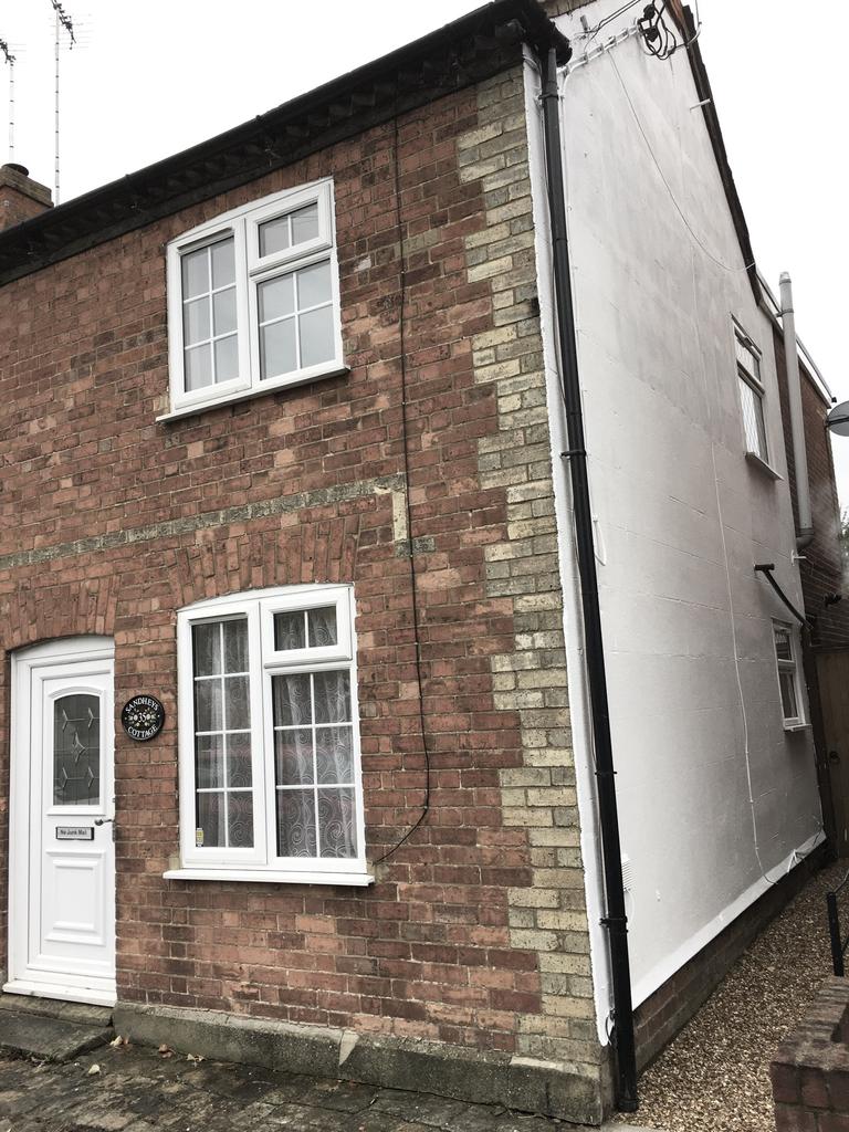 Station Road, Princes Risborough, HP27 2 bed semidetached house £346,000