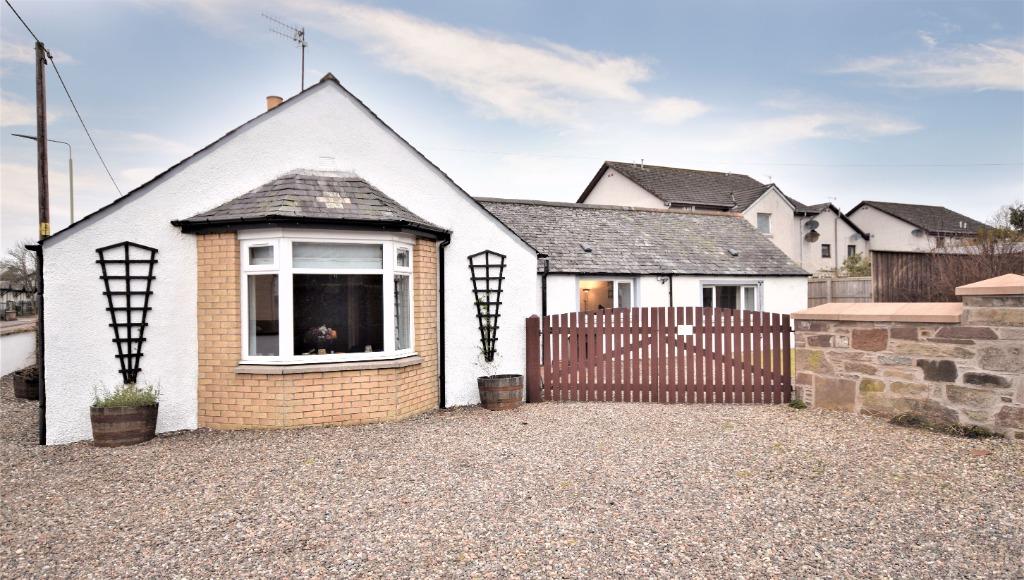 Prieston Road, Bankfoot, Perthshire, PH1 4BW 2 bed detached house £