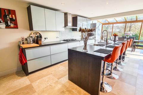 Dunrobin Friary Island, Wraysbury, Staines-upon-thames, TW19 5JS