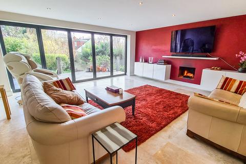 Dunrobin Friary Island, Wraysbury, Staines-upon-thames, TW19 5JS