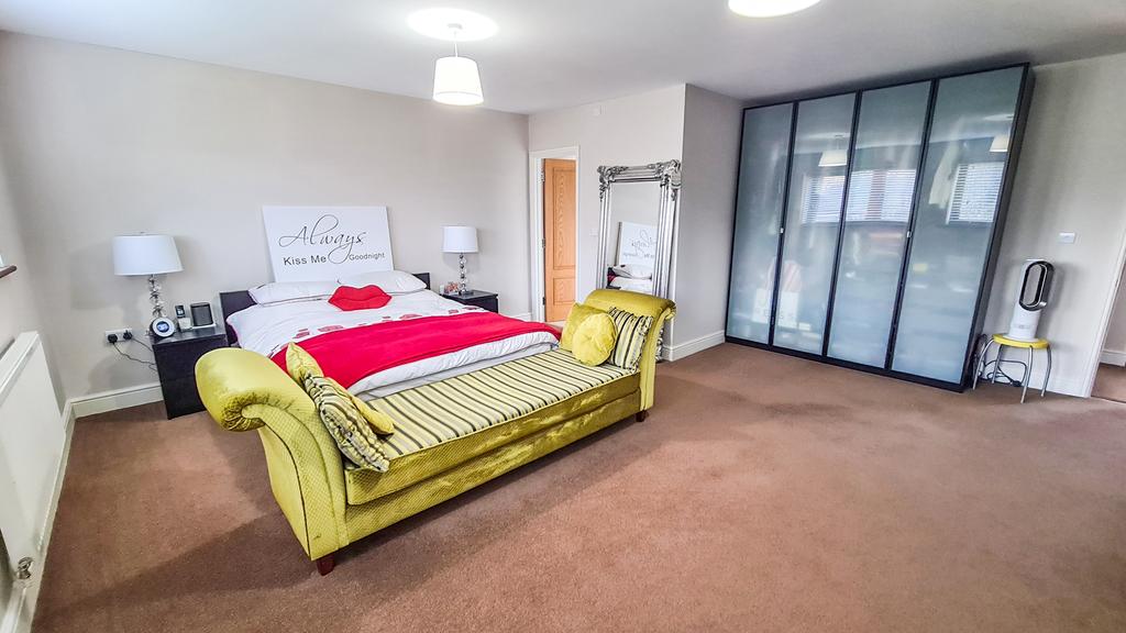 Principal bedroom