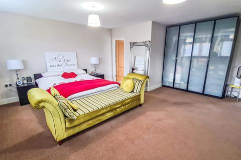 Dunrobin Friary Island, Wraysbury, Staines-upon-thames, TW19 5JS