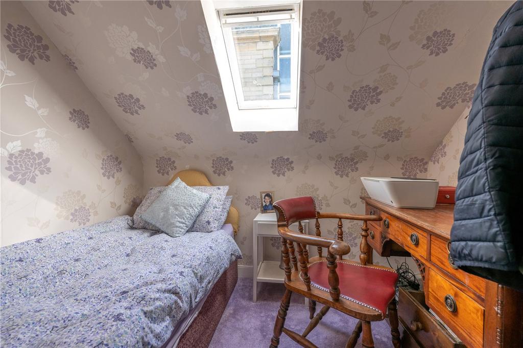Bedroom 5 / Study