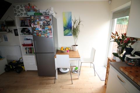 15 Rawsthorne Close, London, E16 2JR