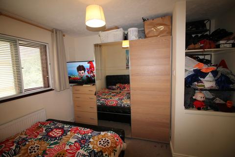 15 Rawsthorne Close, London, E16 2JR