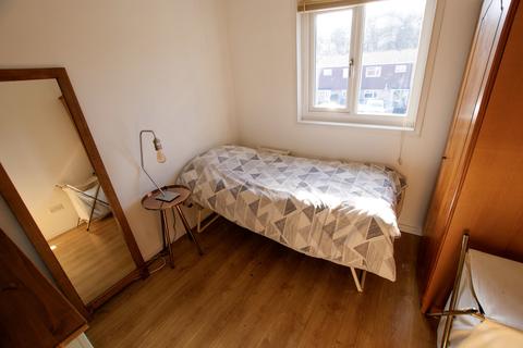 67 Mitchell Avenue, Hartley Wintney, Hook, RG27 8HG