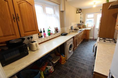 4 bedroom semi-detached house to rent, Merton Road , Southampton