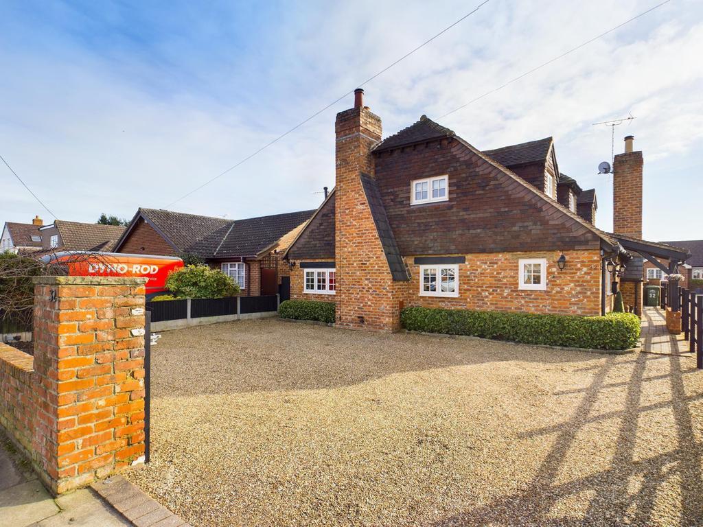 Junction Road, Ashford, TW15 4 bed detached house £800,000