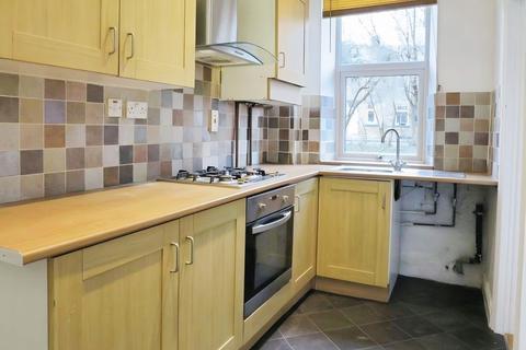 2 bedroom terraced house to rent, Gillroyd Parade, Morley, LS27