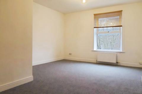 2 bedroom terraced house to rent, Gillroyd Parade, Morley, LS27
