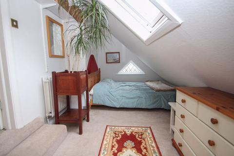 49 Manor Drive, Hinchley Wood, Esher, KT10 0AZ