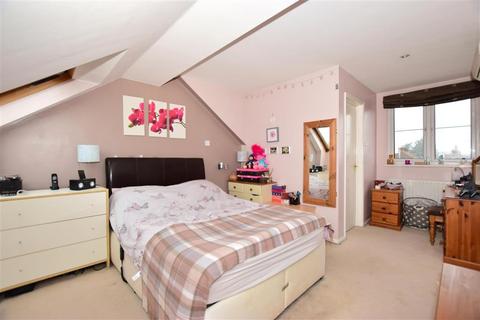 12 Lambarde Close, Halling, Rochester, ME2 1DE
