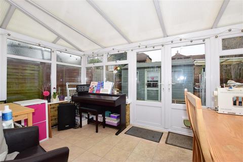12 Lambarde Close, Halling, Rochester, ME2 1DE