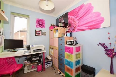 12 Lambarde Close, Halling, Rochester, ME2 1DE