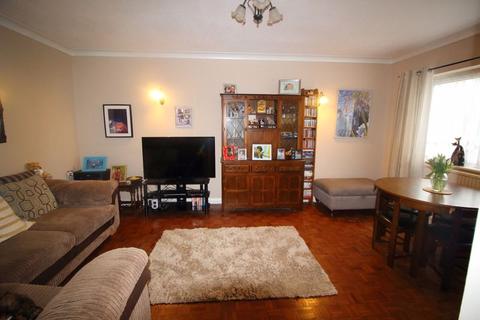 4, Addison Court, 132 Addison Road, Caterham, CR3 5LY