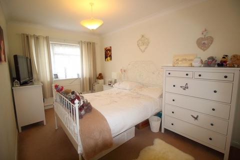 4, Addison Court, 132 Addison Road, Caterham, CR3 5LY