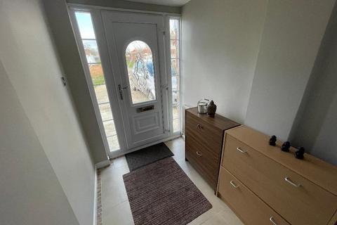 3 bedroom semi-detached house to rent, Weltmore Road, Limbury, Luton, LU3 2TN