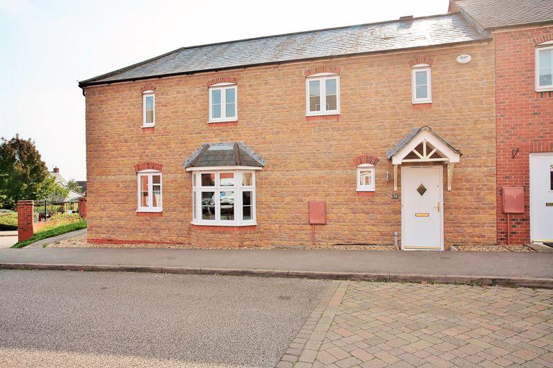 Winter Gardens Way, Banbury 3 bed terraced house £279,950