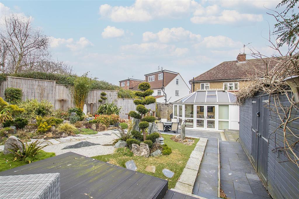 Meadway, Hoddesdon 3 bed semidetached house £475,000