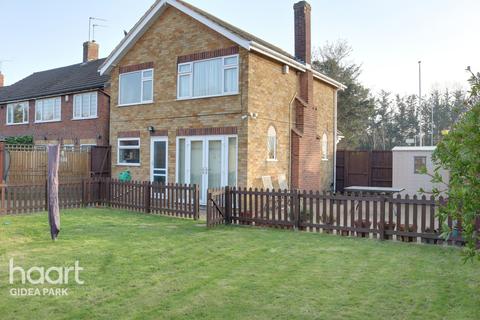 45 Ramsay Gardens, Romford, RM3 7NT