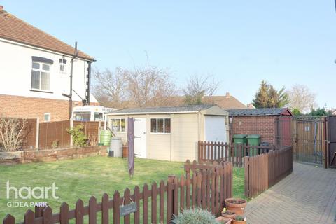 45 Ramsay Gardens, Romford, RM3 7NT