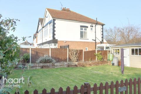 45 Ramsay Gardens, Romford, RM3 7NT