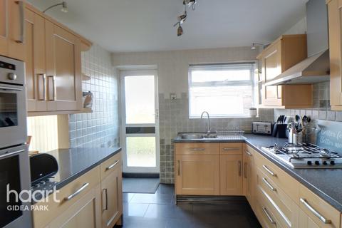 45 Ramsay Gardens, Romford, RM3 7NT