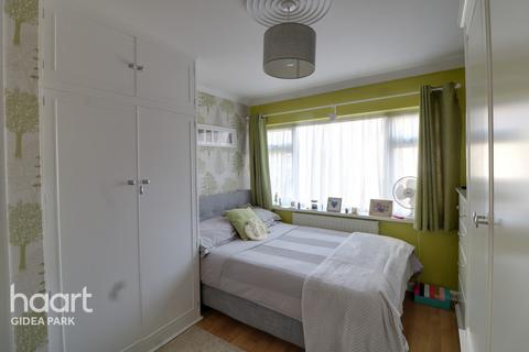 45 Ramsay Gardens, Romford, RM3 7NT