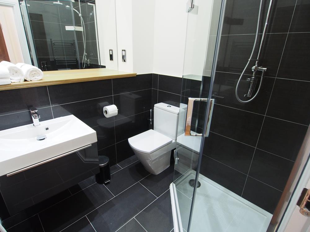 2nd shower room
