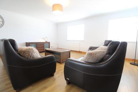 3 bedroom flat to rent, John Street, First Floor, AB21