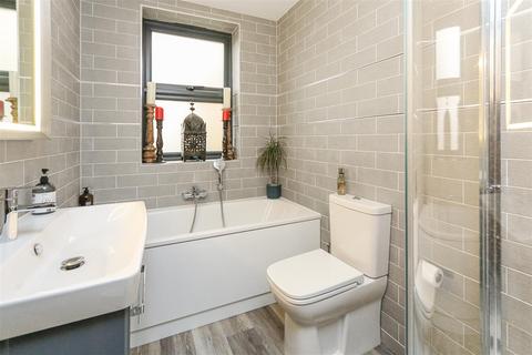 78a Coniston Road, Croydon, CR0 6LN