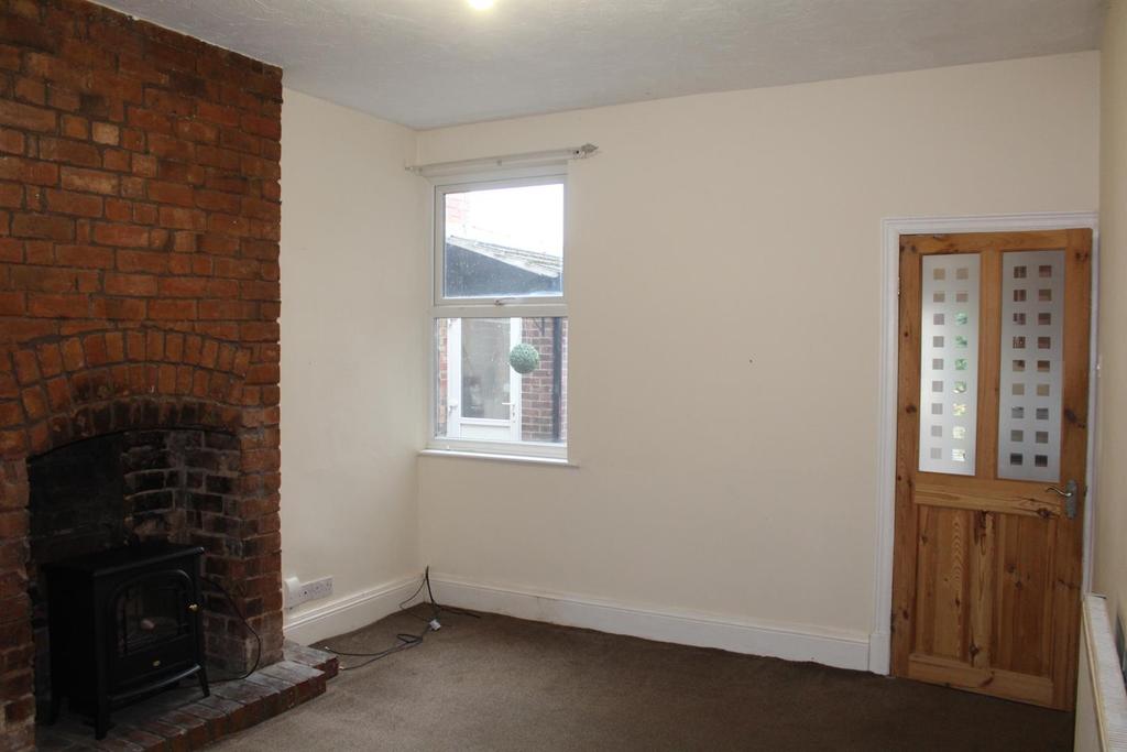 Chestnut Road, Glenfield, Leicester 2 bed terraced house £160,000