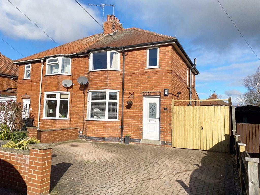 Hemlock Avenue, York 3 bed semidetached house £975 pcm (£225 pw)