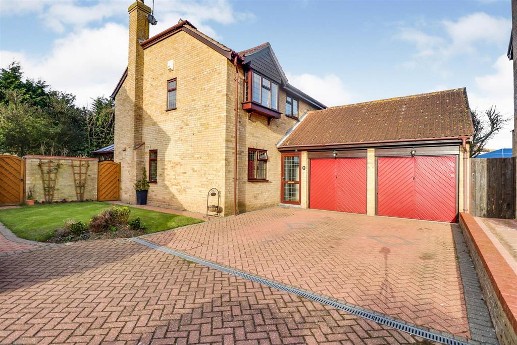 Parsons Lawn, Shoeburyness, SouthendOnSea 4 bed detached house £650,000