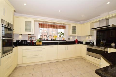 6 Hart Lane, Meopham, Gravesend, DA13 0DS