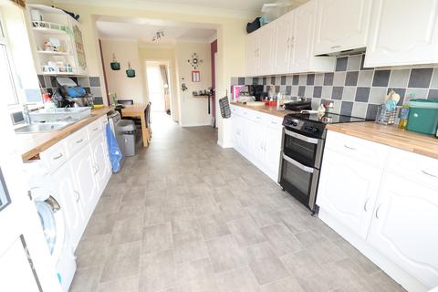 14 Bellfield Avenue, Brightlingsea, Colchester, CO7 0NT