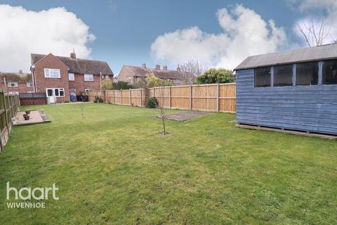 14 Bellfield Avenue, Brightlingsea, Colchester, CO7 0NT
