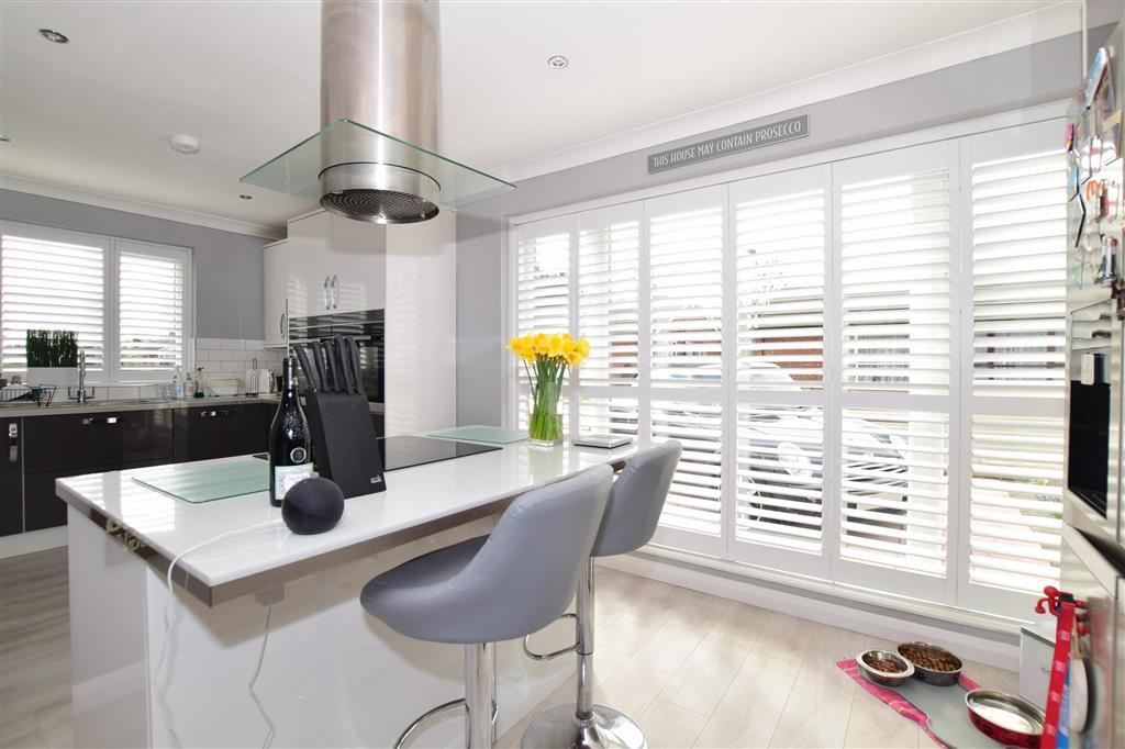 Kitchen/Breakfast Area