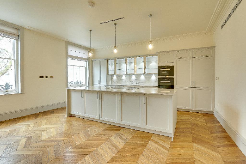 10 Leinster Square, Bayswater... 3 bed flat £9,858 pcm (£2,275 pw)