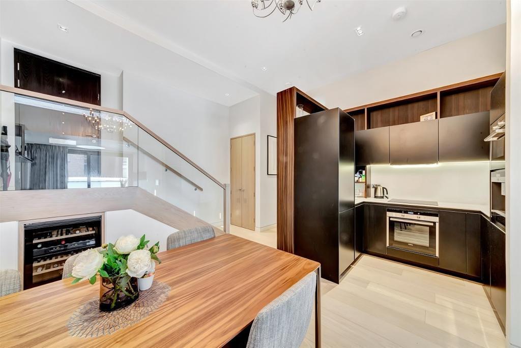 Roman House, Wood Street, Barbican, London, EC2Y 5AG 2 bed flat £3,792 pcm (£875 pw)
