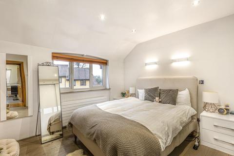 8 Tree View Close, London, SE19 2QT