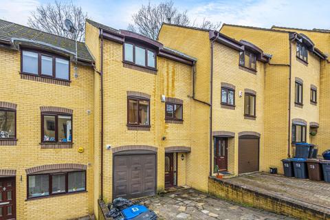 8 Tree View Close, London, SE19 2QT