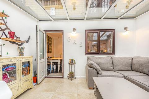8 Tree View Close, London, SE19 2QT