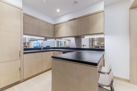 2 bedroom flat to rent, Legacy Building, Embassy Gardens, London, SW11