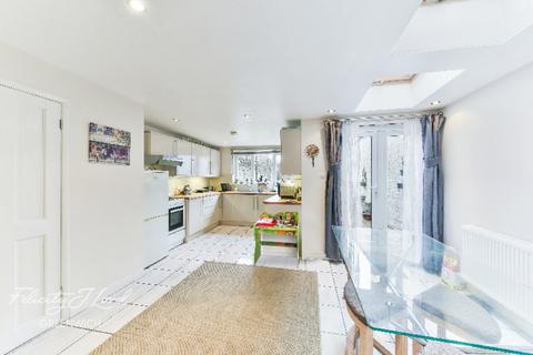 110 Woolwich Road, London, SE10 0LE